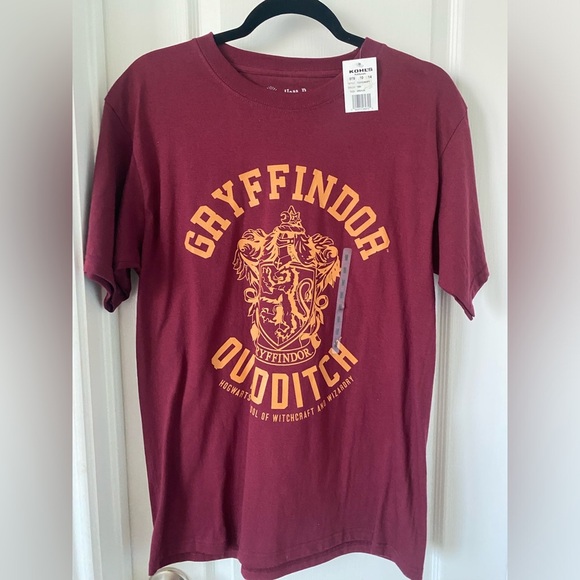 Harry Potter Gryffindor Quidditch T-shirt size-Medium - Picture 1 of 4